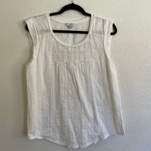 White eyelet cap sleeve shirt size L